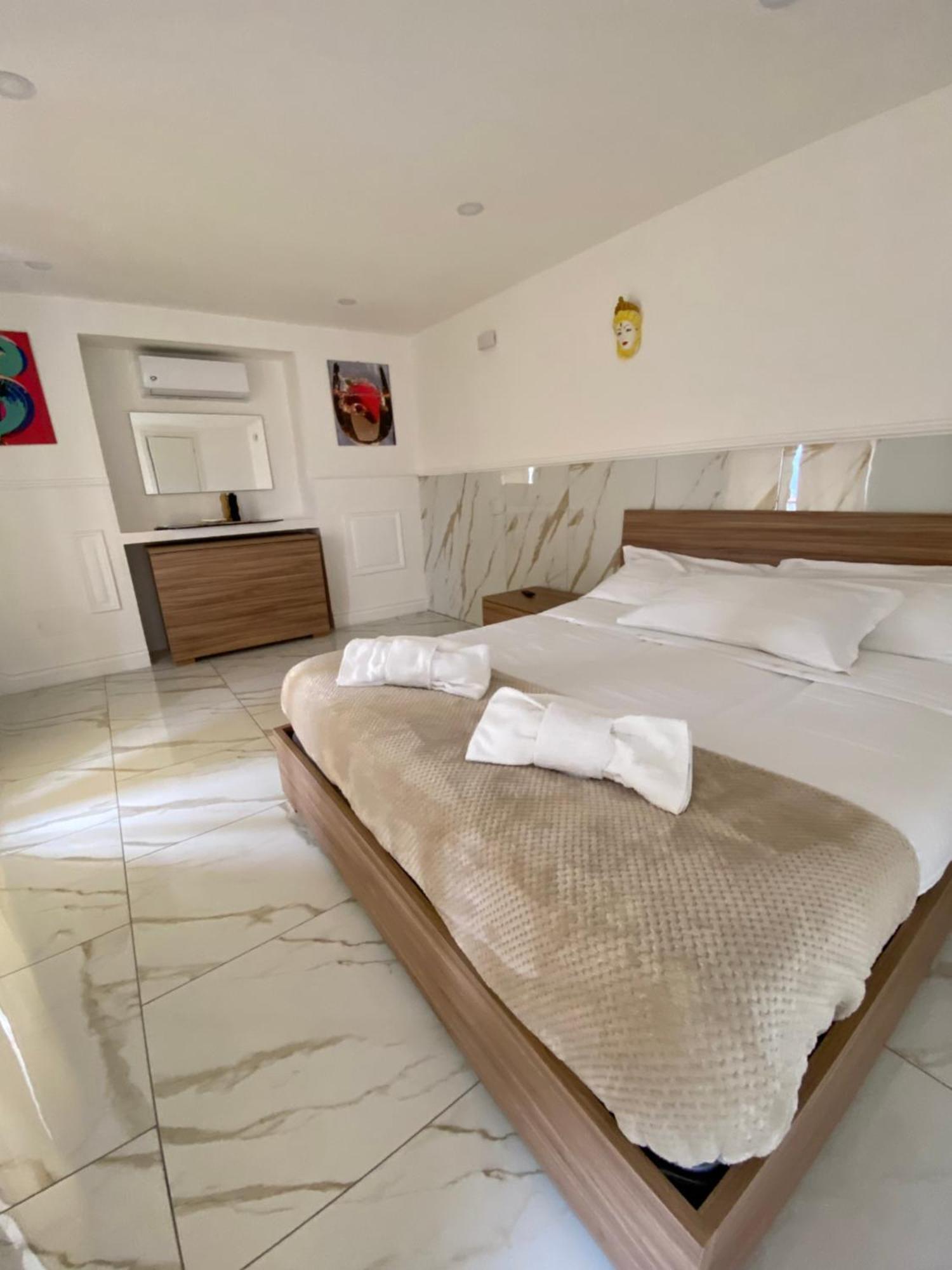 Pippo'S Suite Napoli Ngoại thất bức ảnh